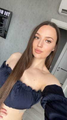 Mila OnlyFans France - @milanahotie